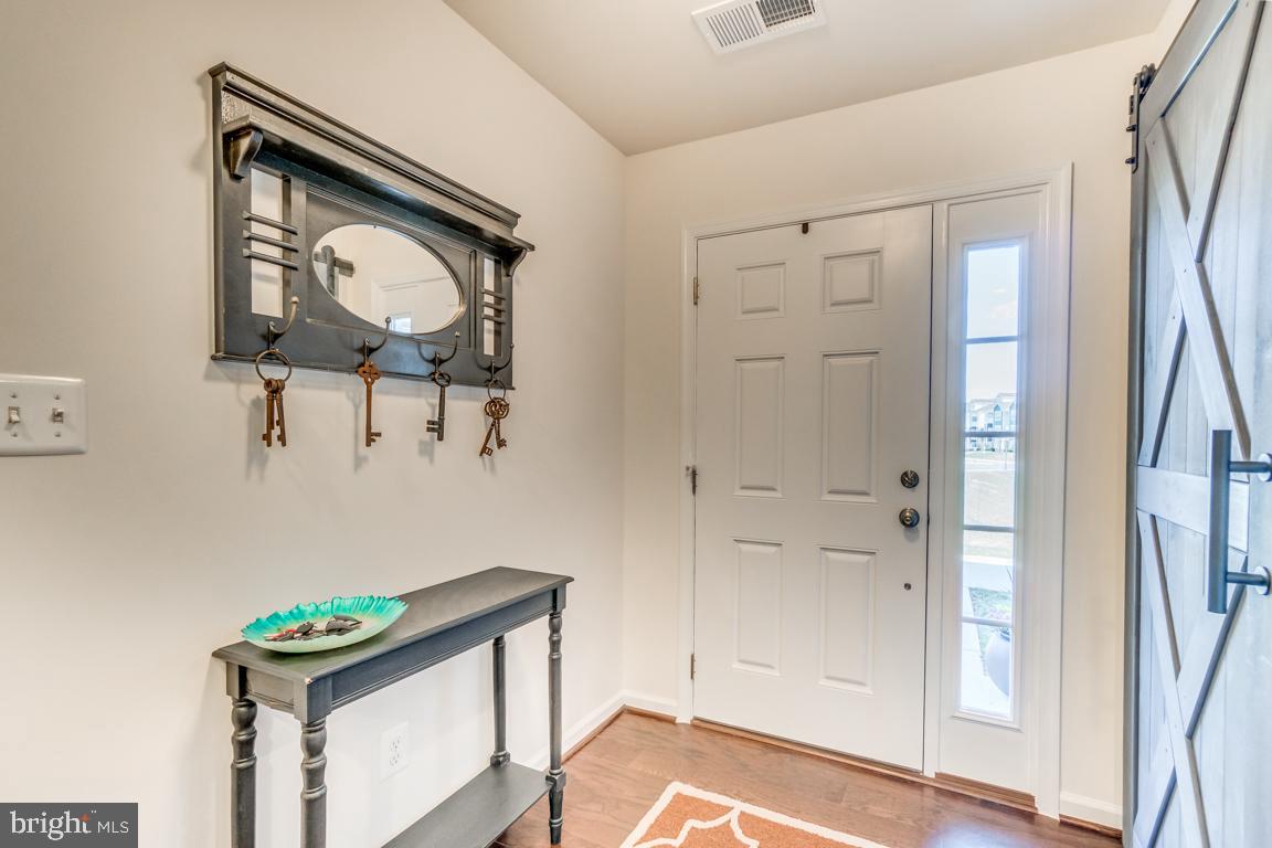 8934 Dahlgren Ridge Road Manassas, VA 20111 - Photo 9 of 41 Gorgeous entryway