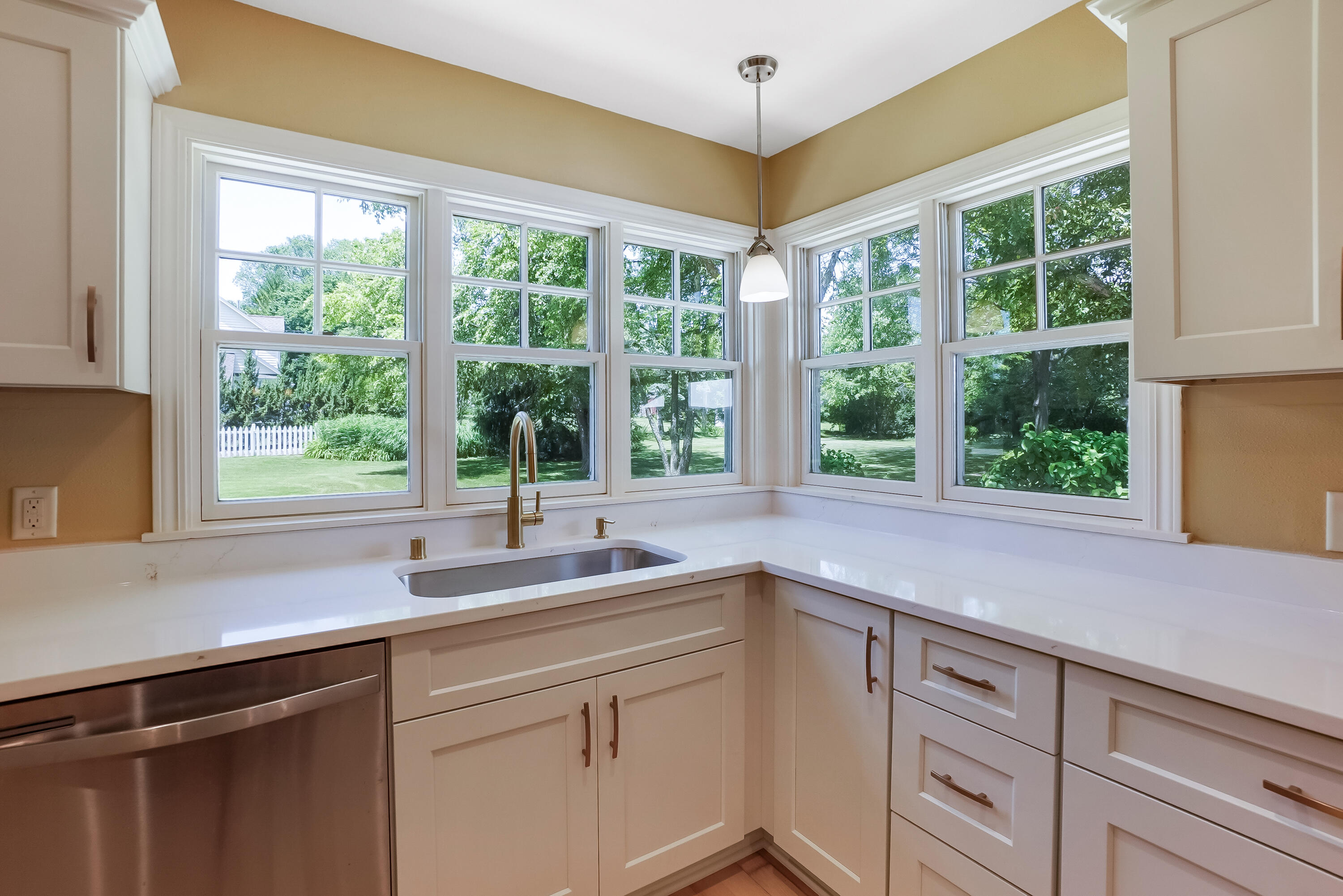 12800 Elmwood Road Elm Grove, WI 53122 - Photo 8 of 41 Kitchen