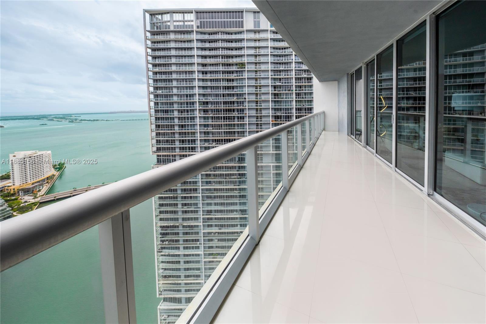 465 Brickell Avenue, Unit 4705 Miami, FL 33131 - Photo 4 of 29 a balcony with an outdoor space