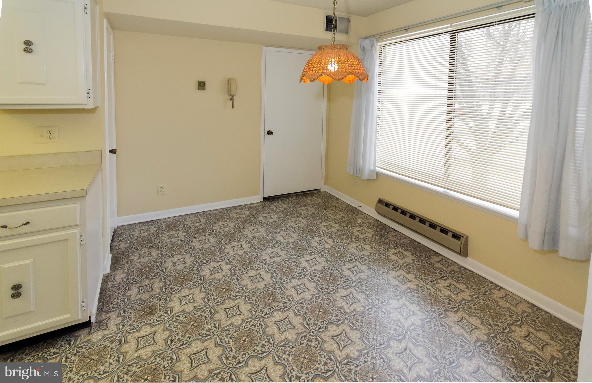 15300 Beaverbrook Court, Unit 882B Silver Spring, MD 20906 - Photo 4 of 30 Kitchen