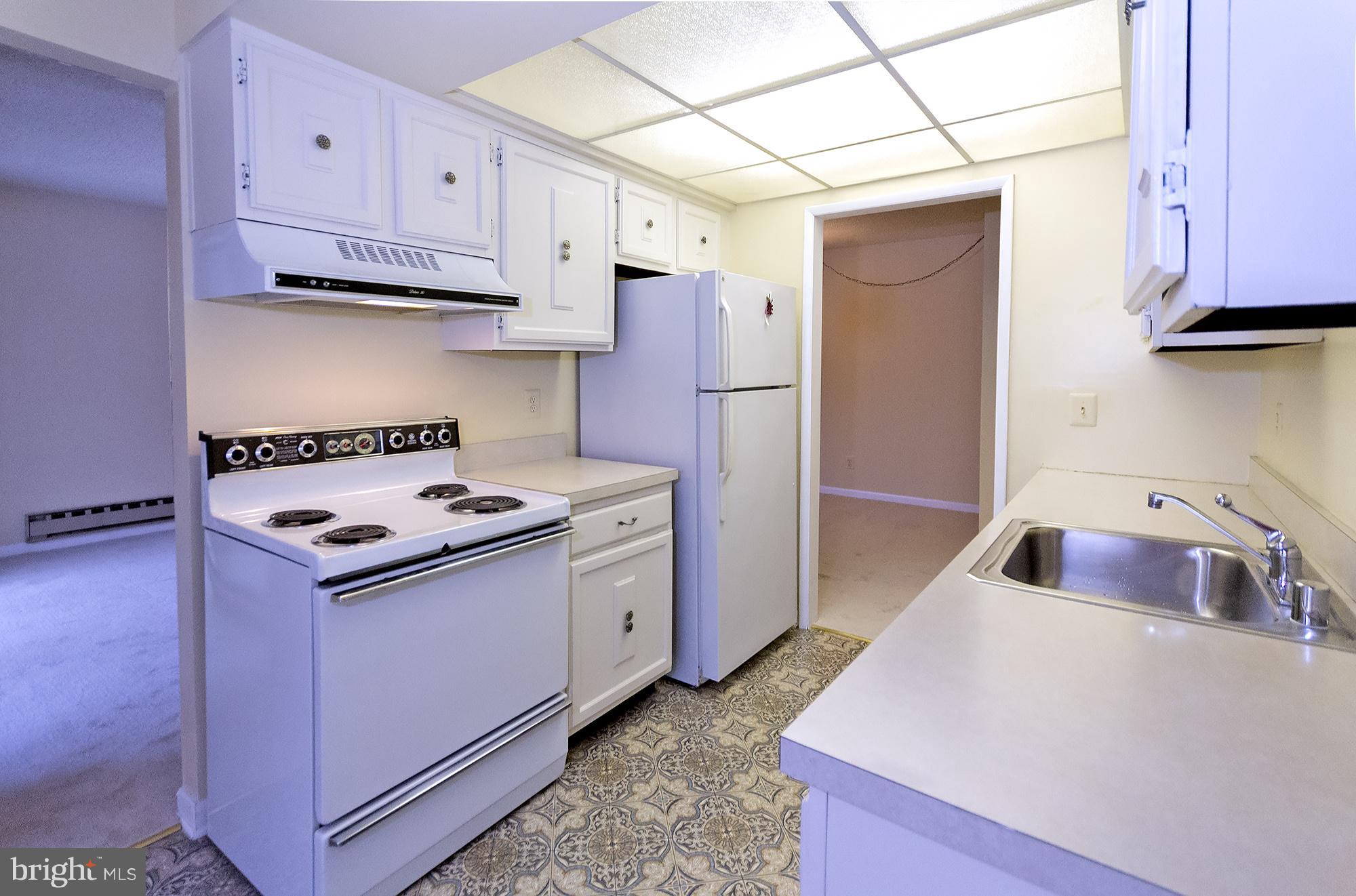 15300 Beaverbrook Court, Unit 882B Silver Spring, MD 20906 - Photo 5 of 30 Kitchen