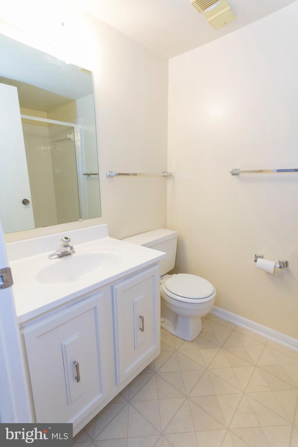 15300 Beaverbrook Court, Unit 882B Silver Spring, MD 20906 - Photo 8 of 30 Bath