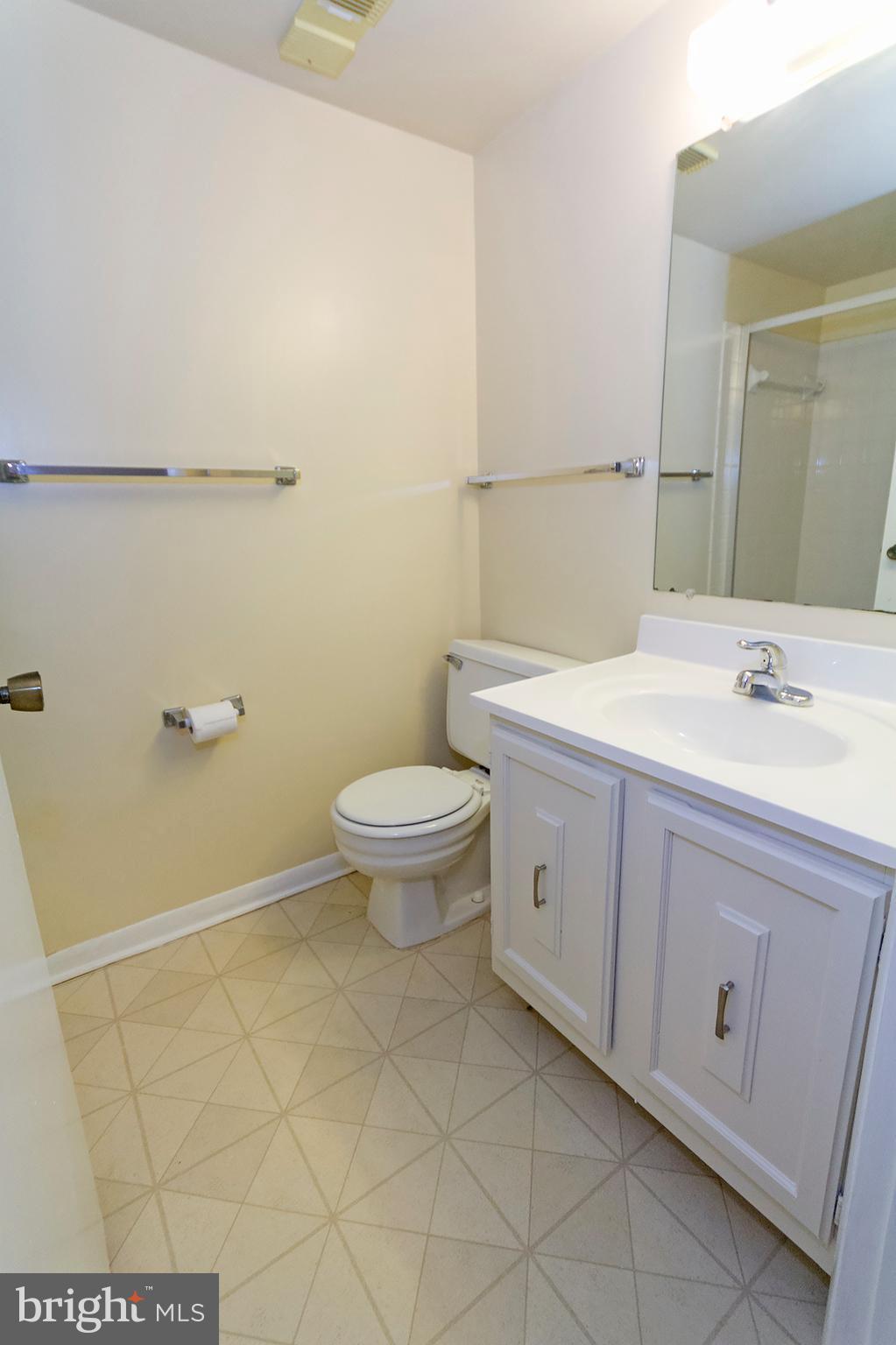 15300 Beaverbrook Court, Unit 882B Silver Spring, MD 20906 - Photo 10 of 30 Bath (Master)