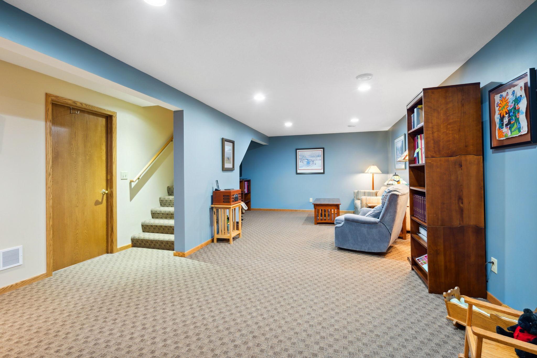 966 Cobb Road Shoreview, MN 55126 - Photo 12 of 31 Gallery Image 12