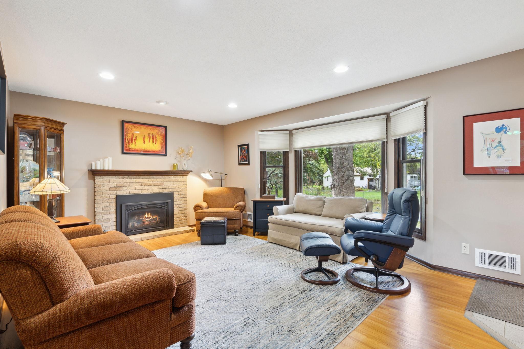 966 Cobb Road Shoreview, MN 55126 - Photo 2 of 31 Gallery Image 2