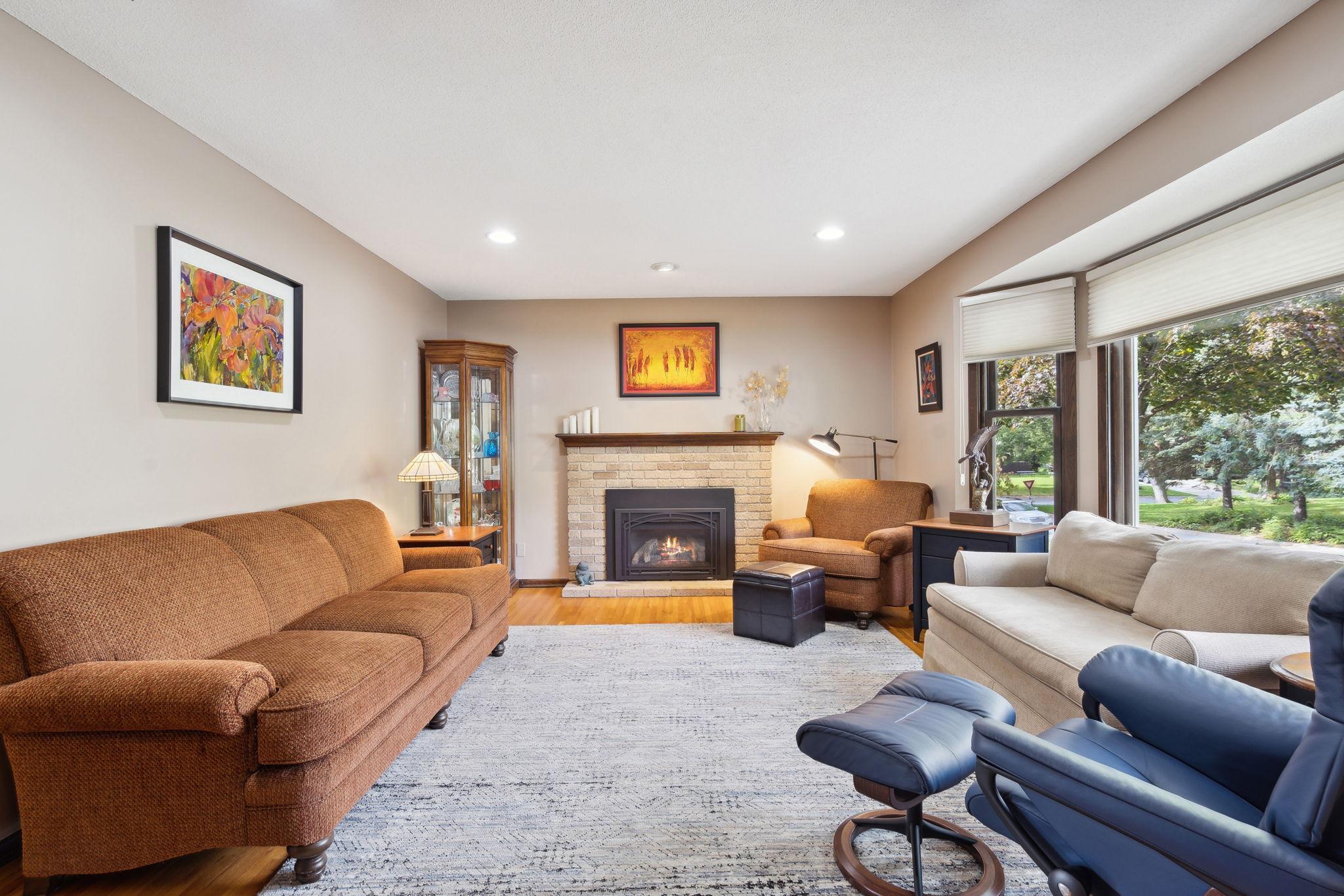 966 Cobb Road Shoreview, MN 55126 - Photo 3 of 31 Gallery Image 3