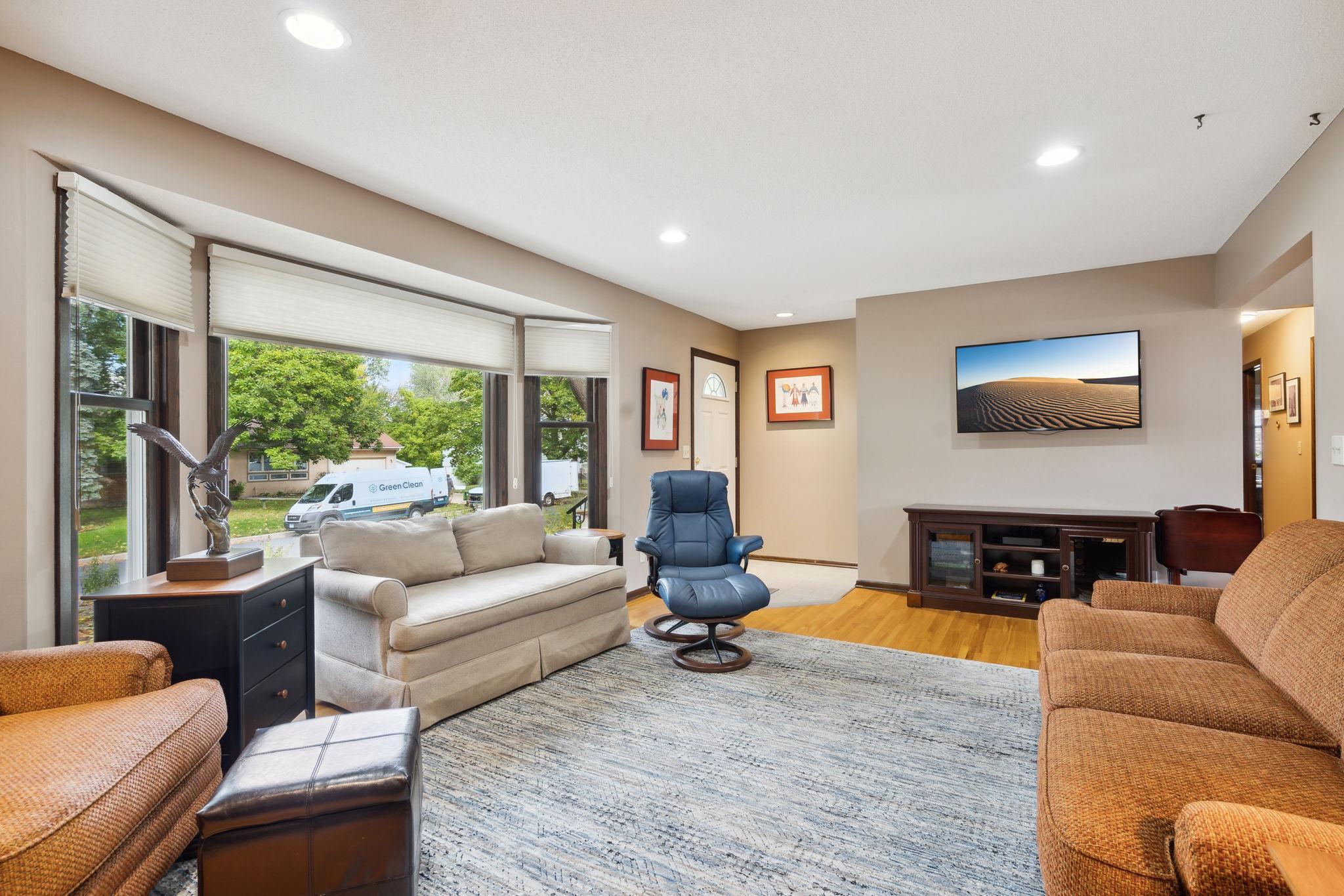 966 Cobb Road Shoreview, MN 55126 - Photo 4 of 31 Gallery Image 4