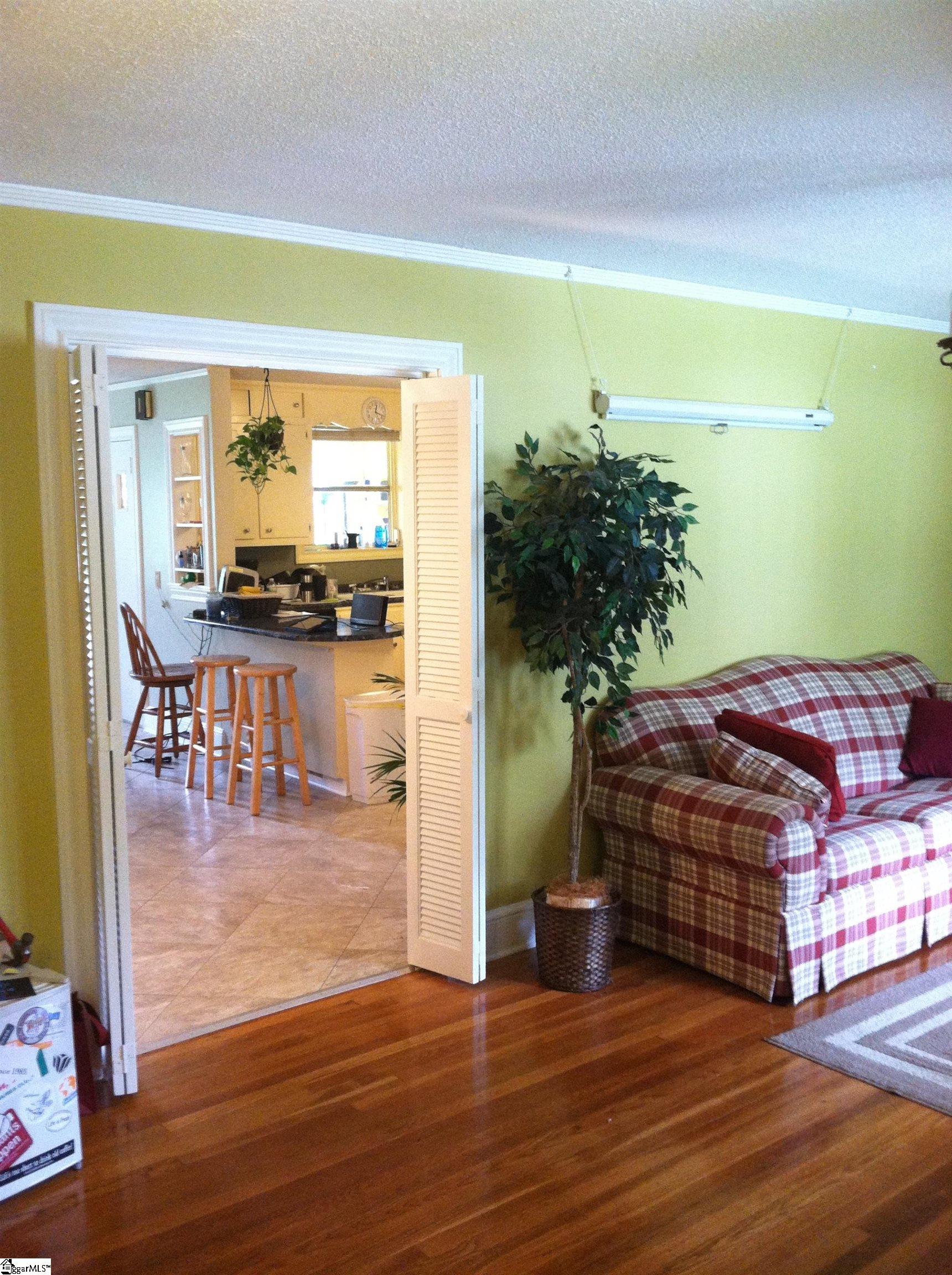 204 Ridgecrest Drive Greenville, SC 29609 - Photo 4 of 13 Gallery Image 4