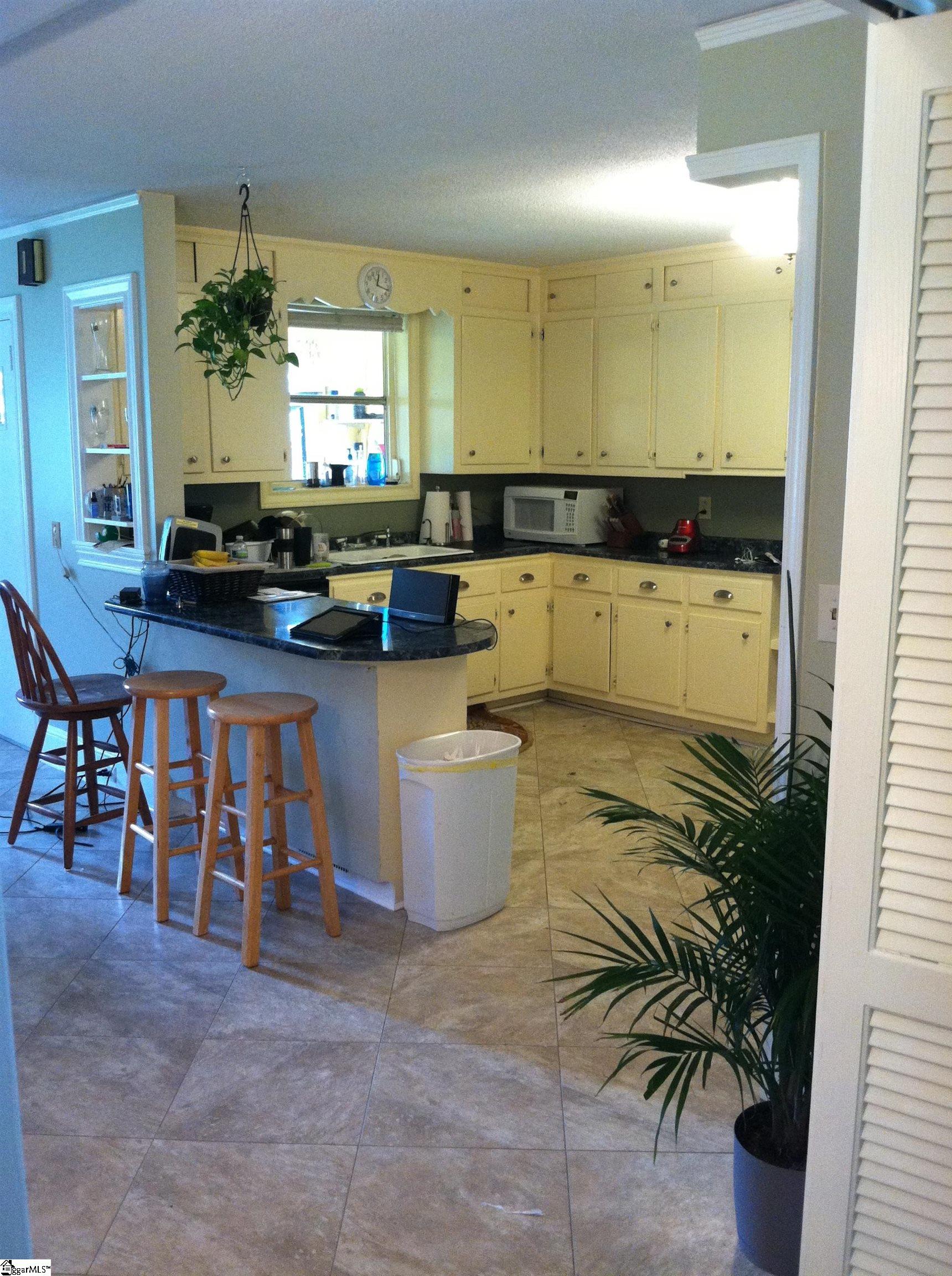 204 Ridgecrest Drive Greenville, SC 29609 - Photo 5 of 13 Gallery Image 5