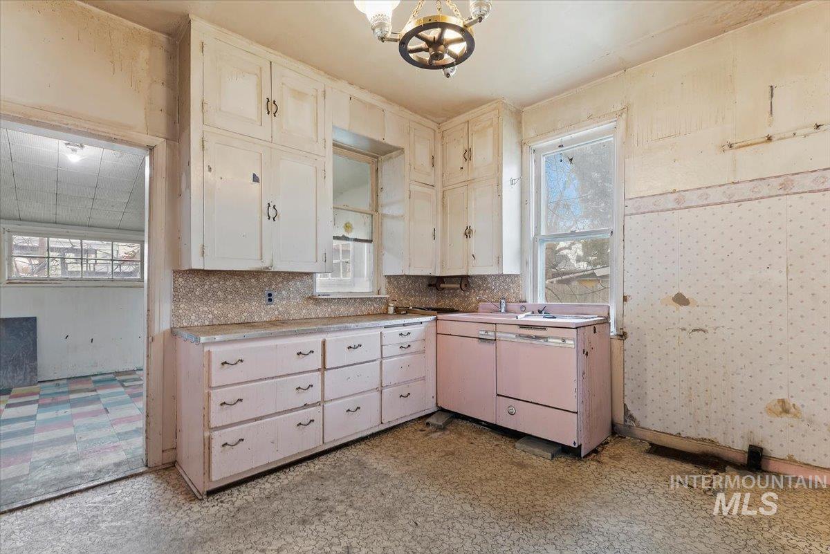 2114 North 9th Street Boise, ID 83702 - Photo 8 of 22 Full renovation needed for this classic historical home.