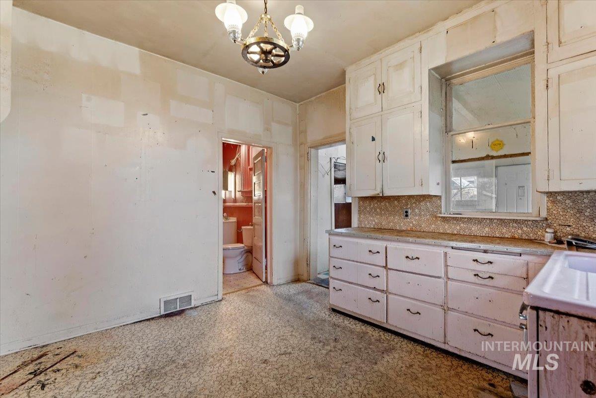 2114 North 9th Street Boise, ID 83702 - Photo 9 of 22 Full renovation needed for this classic historical home.