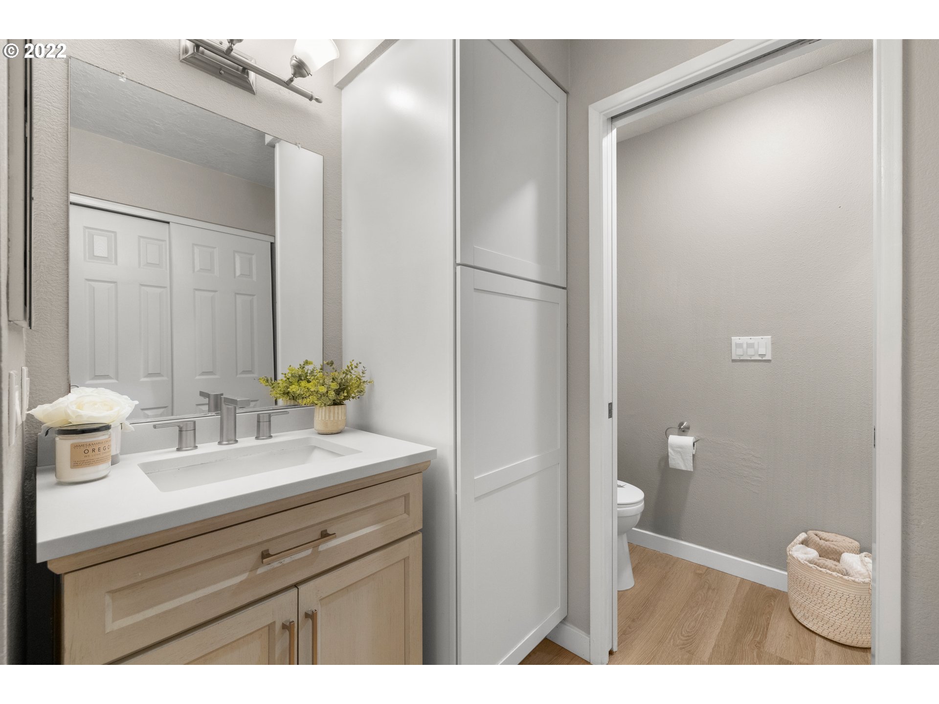 86 Kingsgate Road, Unit H104 Lake Oswego, OR 97035 - Photo 13 of 27 Owner's Suite Bathroom