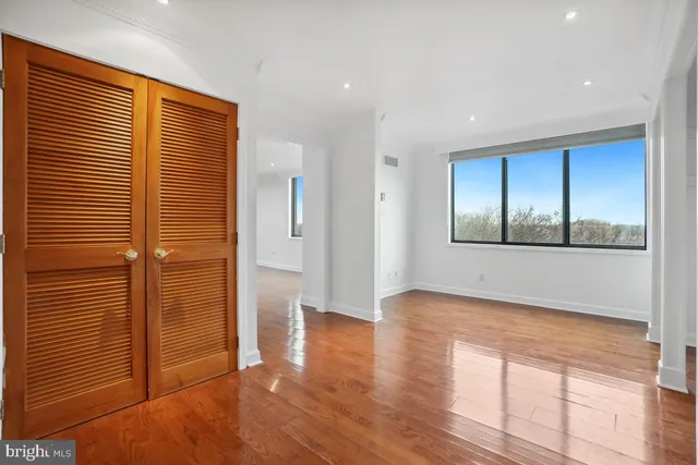 $400,000 | 5225 Pooks Hill Road, Unit 1412N, Bethesda, MD 20814