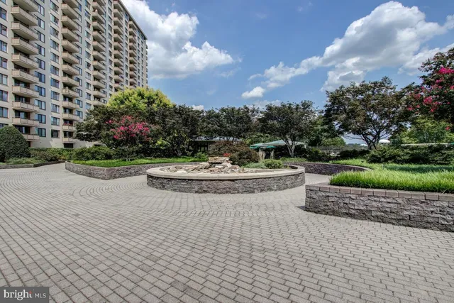 $400,000 | 5225 Pooks Hill Road, Unit 1412N, Bethesda, MD 20814