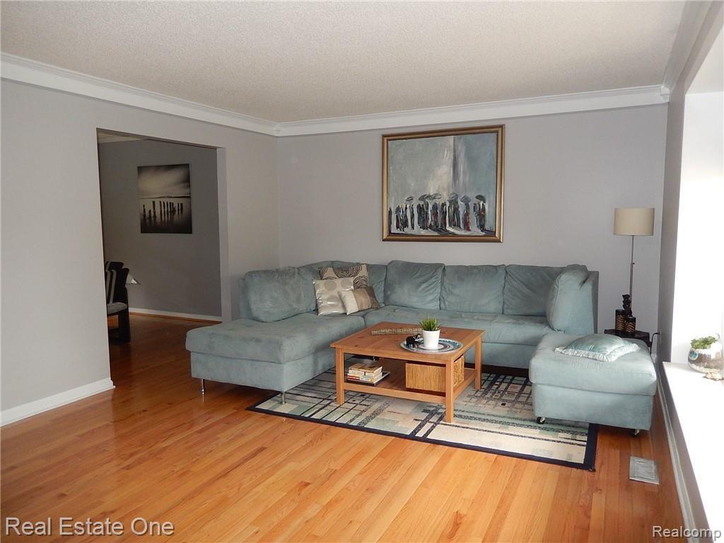 45722 Cider Mill Road Novi, MI 48374 - Photo 3 of 29