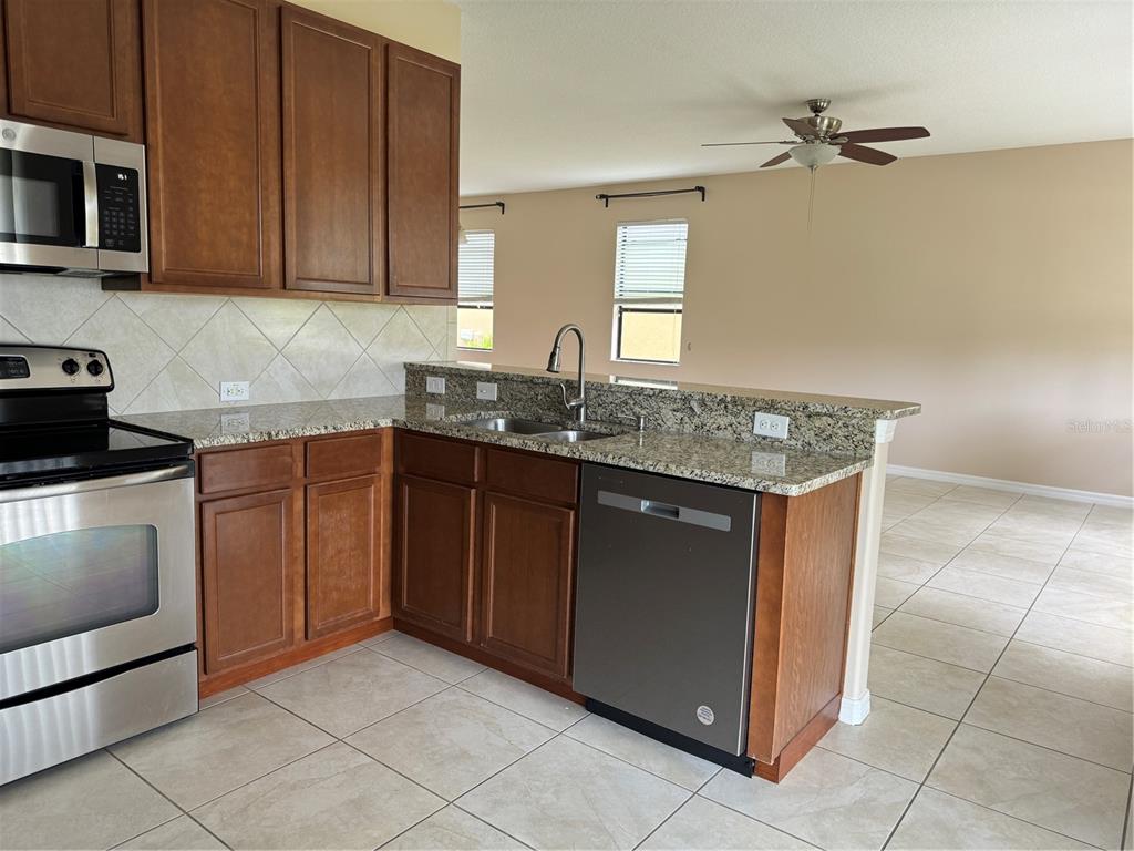 179 Spruce Pine Road Ocoee, FL 34761 - Photo 4 of 35 Gallery Image 4