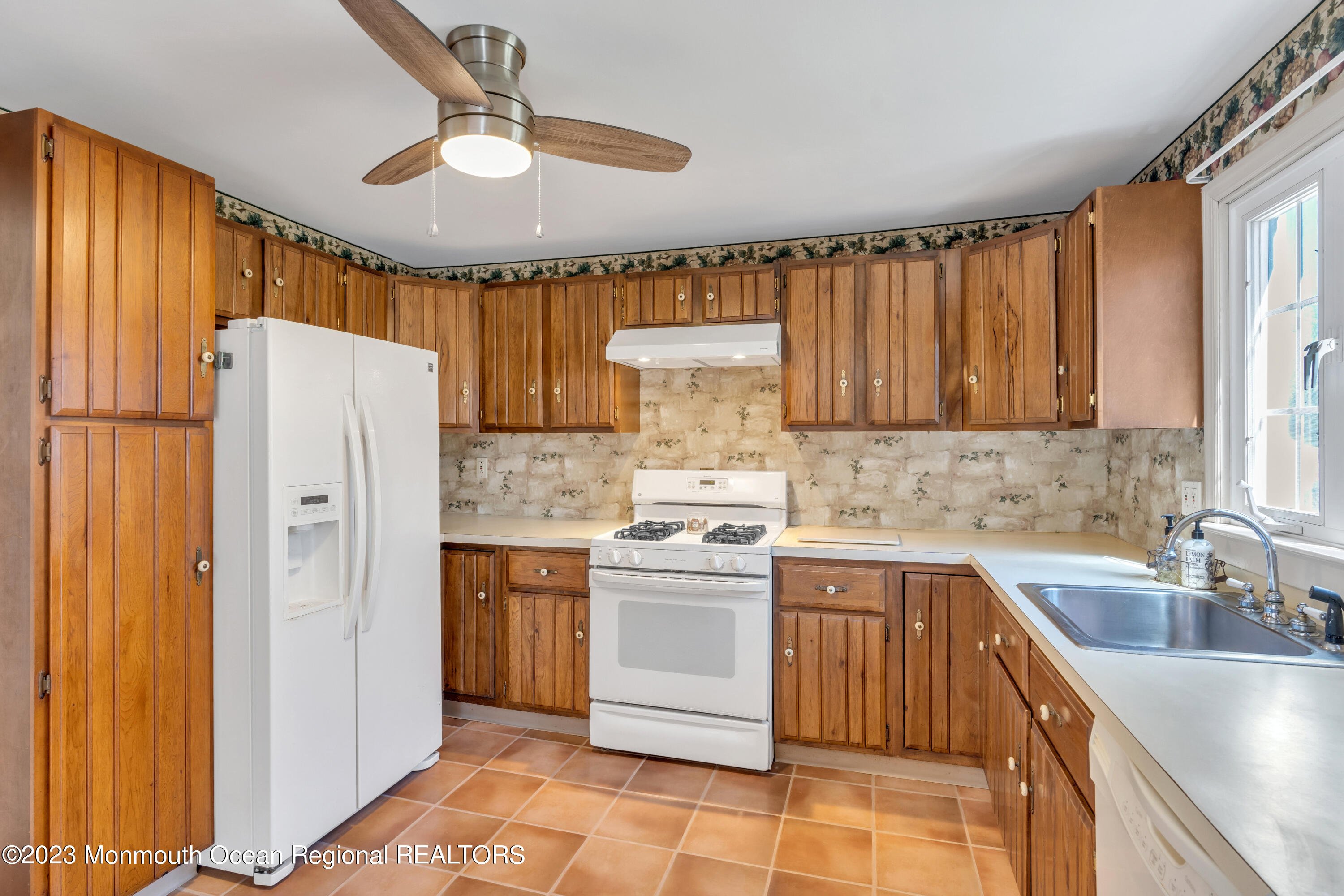 26 Hemlock Road Howell, NJ 07731 - Photo 21 of 49 021_dsc09336