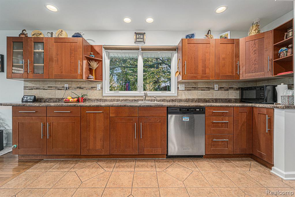 115 Boyken Road Rochester Hills, MI 48307 - Photo 8 of 30
