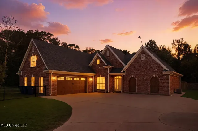 $455,000 | 10988 West Commerce Street, Hernando, MS 38632