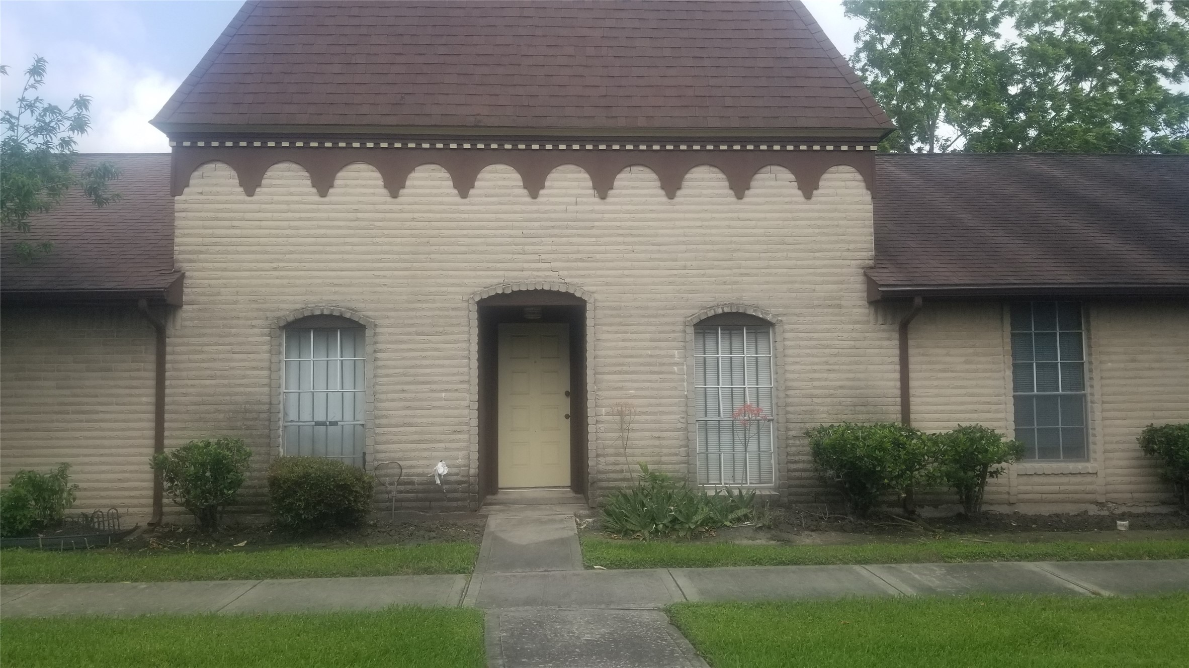 7267 Cook Road Houston, TX 77072 - Photo 1 of 10 a front view of a house with garden