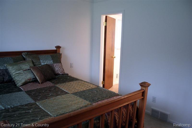 3340 Chicago Road Warren, MI 48092 - Photo 12 of 22 Master Bedroom