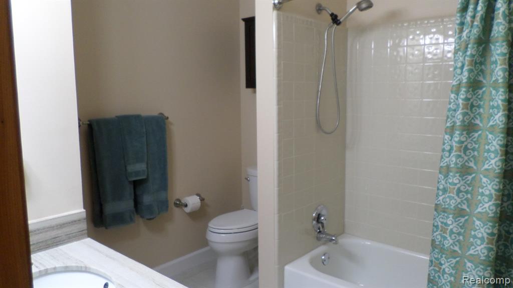 33831 Hooker Road, Unit 6 New Baltimore, MI 48047 - Photo 15 of 34