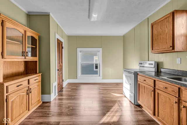 $210,900 | 709 Wheeling Avenue, Muncie, IN 47303