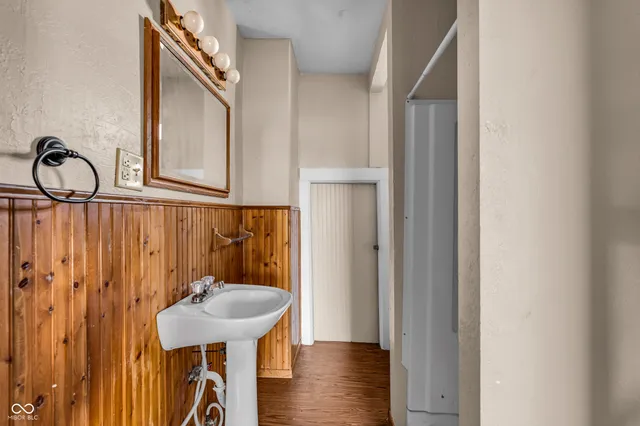 $210,900 | 709 Wheeling Avenue, Muncie, IN 47303