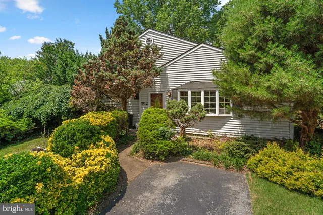 $475,000 | 7512 Far Hills Drive, Towson, MD 21286