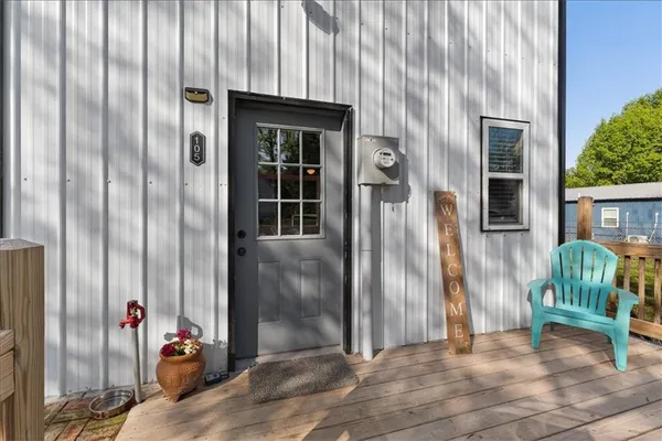 $250,000 | 105 West 4th Street, Creighton, MO 64739