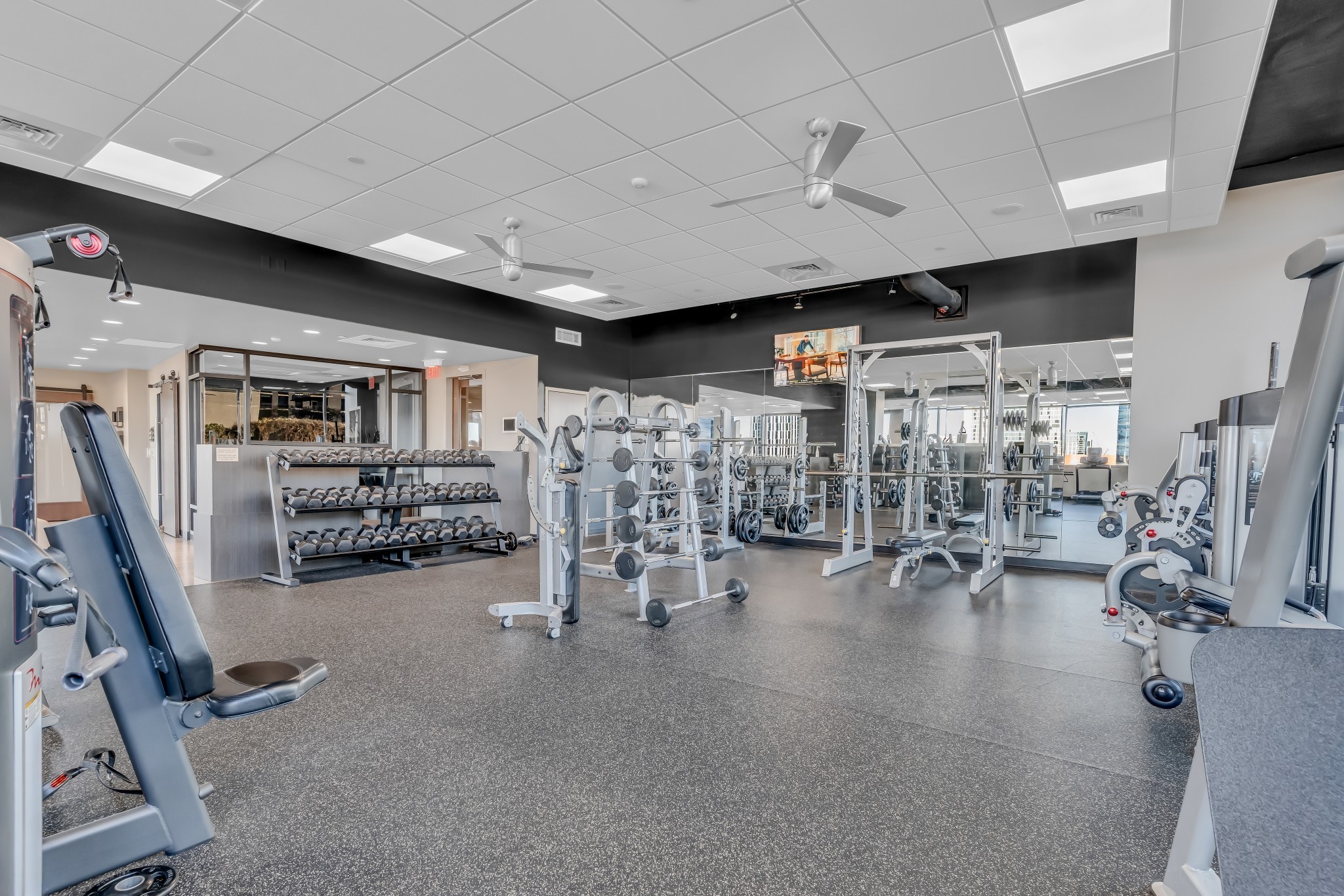 1212 Laurel Street, Unit 1815 Nashville, TN 37203 - Photo 40 of 42 a view of a room with gym equipment