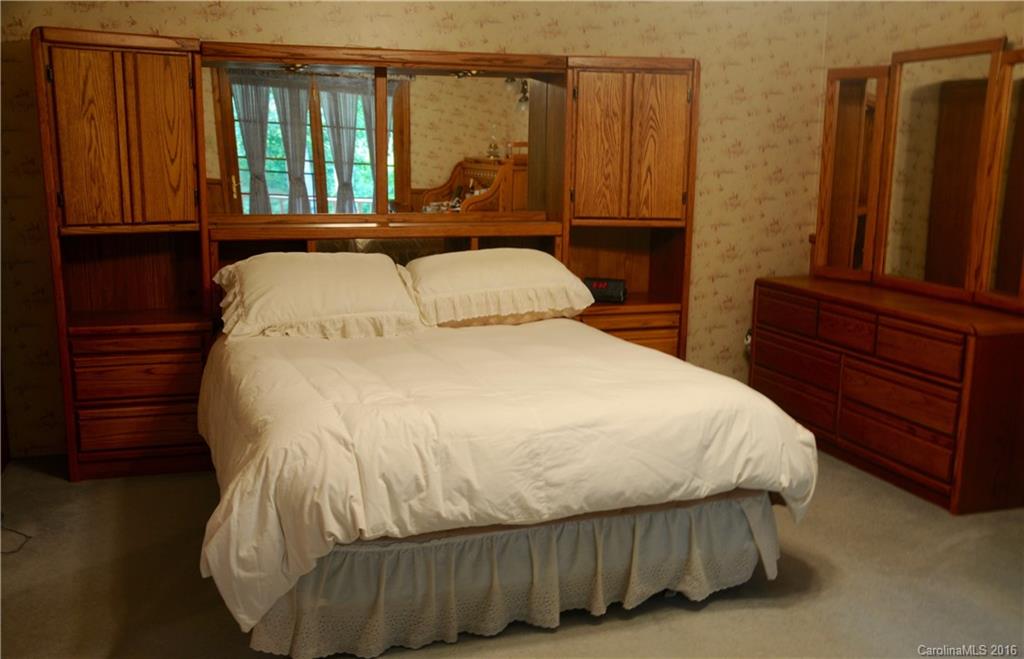 416 River Point Road Canton, NC 28716 - Photo 4 of 16 Gallery Image 4
