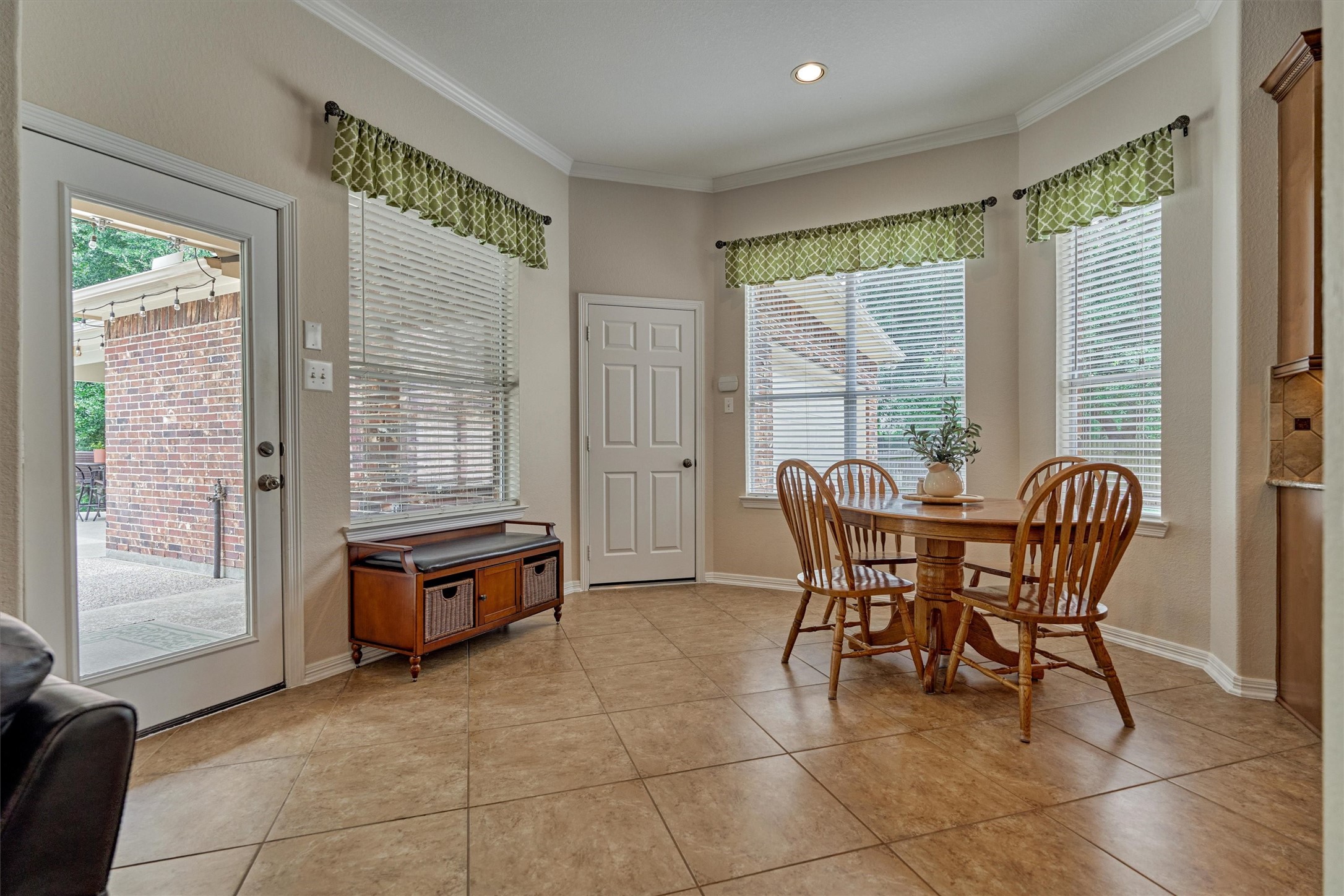 2500 Eagle Post Drive Conroe, TX 77304 - Photo 14 of 50 Enjoy your morning coffee from the sunny breakfast room. Note the convenient access to the rear patio for easy entertaining! Garage and motor court can also be accessed from this space.