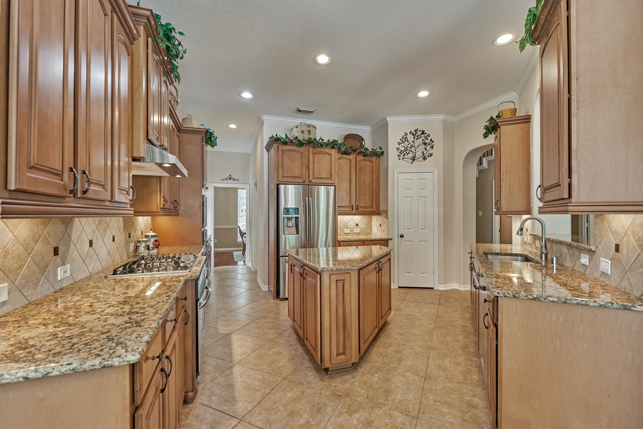 2500 Eagle Post Drive Conroe, TX 77304 - Photo 10 of 50 Well-appointed chef's kitchen features walk-in pantry, gas cooktop and incredible storage!