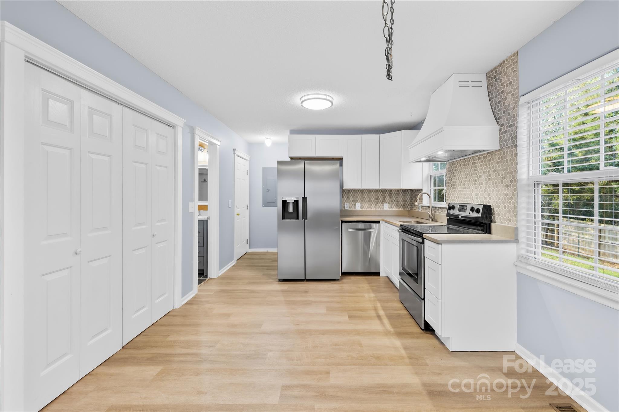 7610 Sarah Drive Denver, NC 28037 - Photo 6 of 17 a kitchen with granite countertop a refrigerator stove top oven and sink