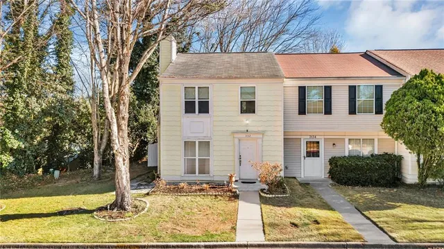 a view of a yard in front of house