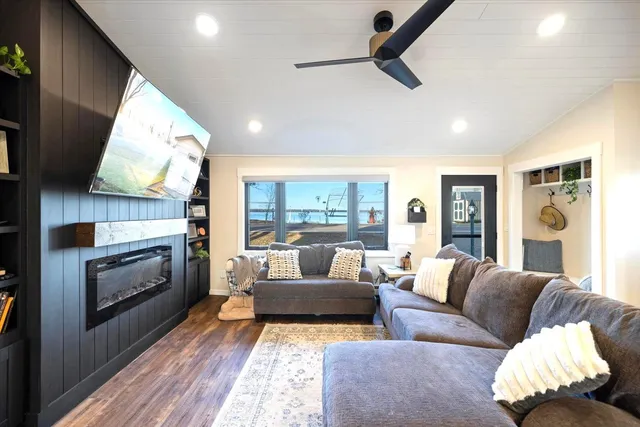 $769,900 | 36318 Lakeland Road, Sturgeon Lake, MN 55783