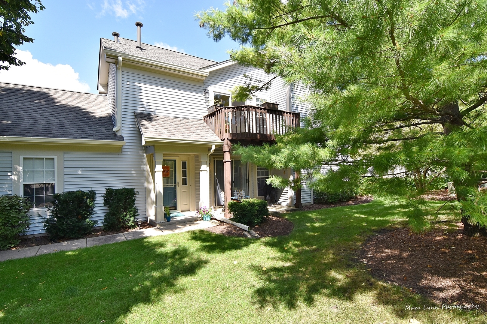 625 Cobblestone Court Elgin, IL 60120 - Photo 15 of 15 a view of a house with a yard