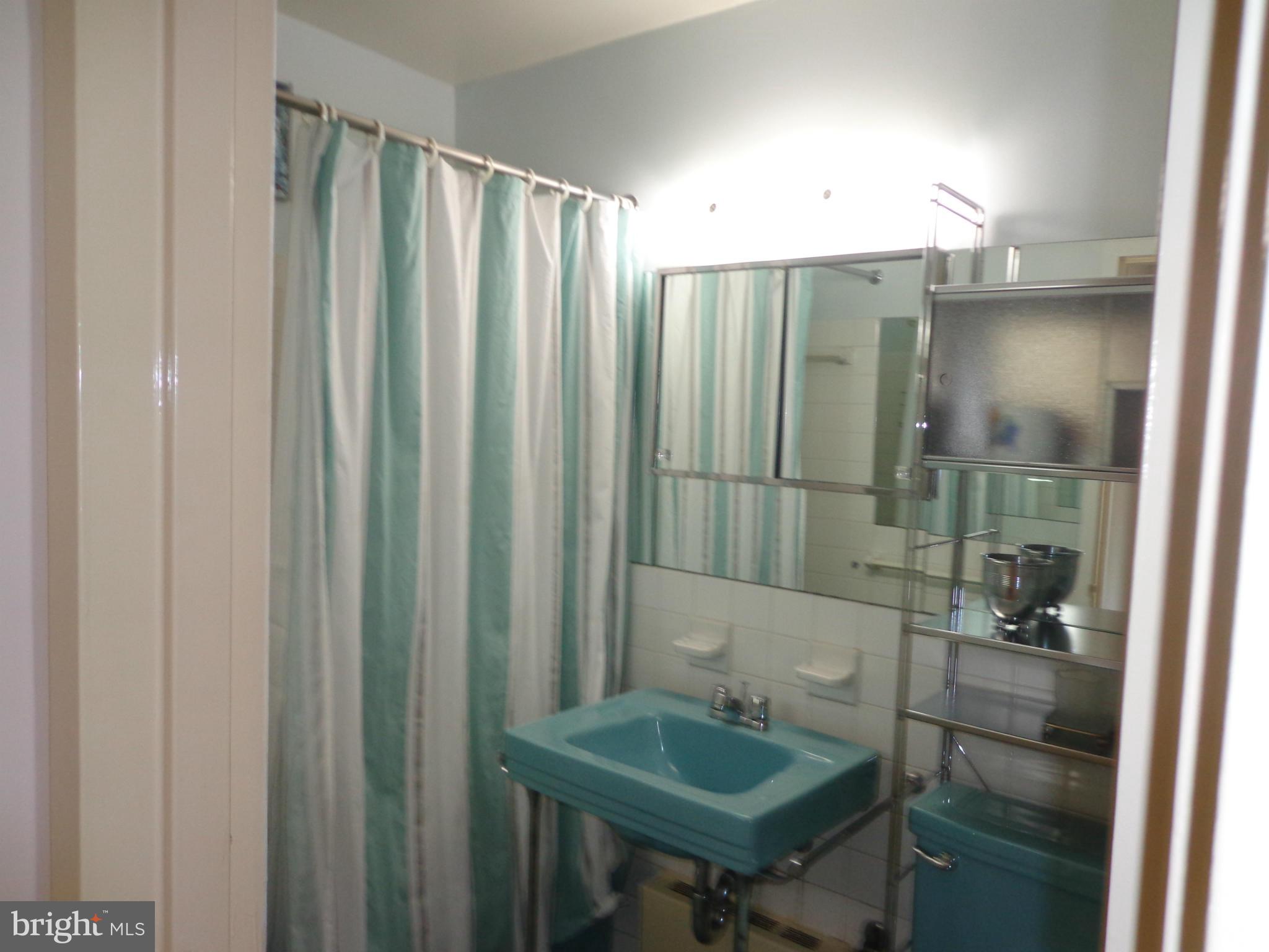 4000 Tunlaw Road Northwest, Unit 518 Washington, DC 20007 - Photo 12 of 21 Bath