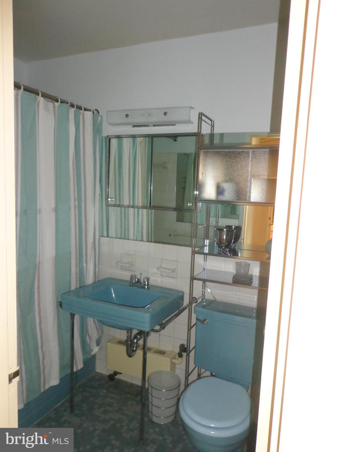 4000 Tunlaw Road Northwest, Unit 518 Washington, DC 20007 - Photo 18 of 21 Bath