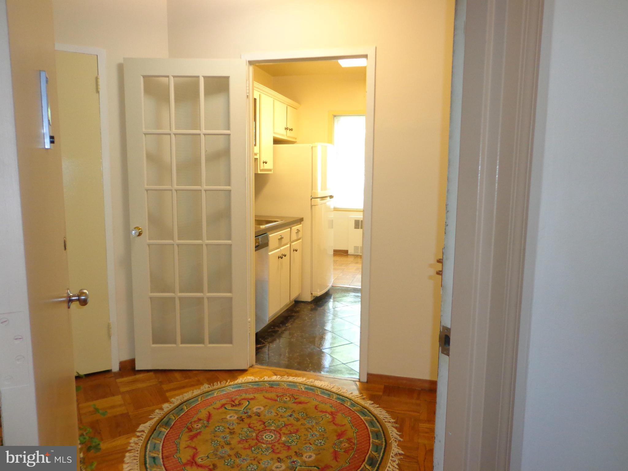 4000 Tunlaw Road Northwest, Unit 518 Washington, DC 20007 - Photo 3 of 21 Welcome to #518 Entry foyer