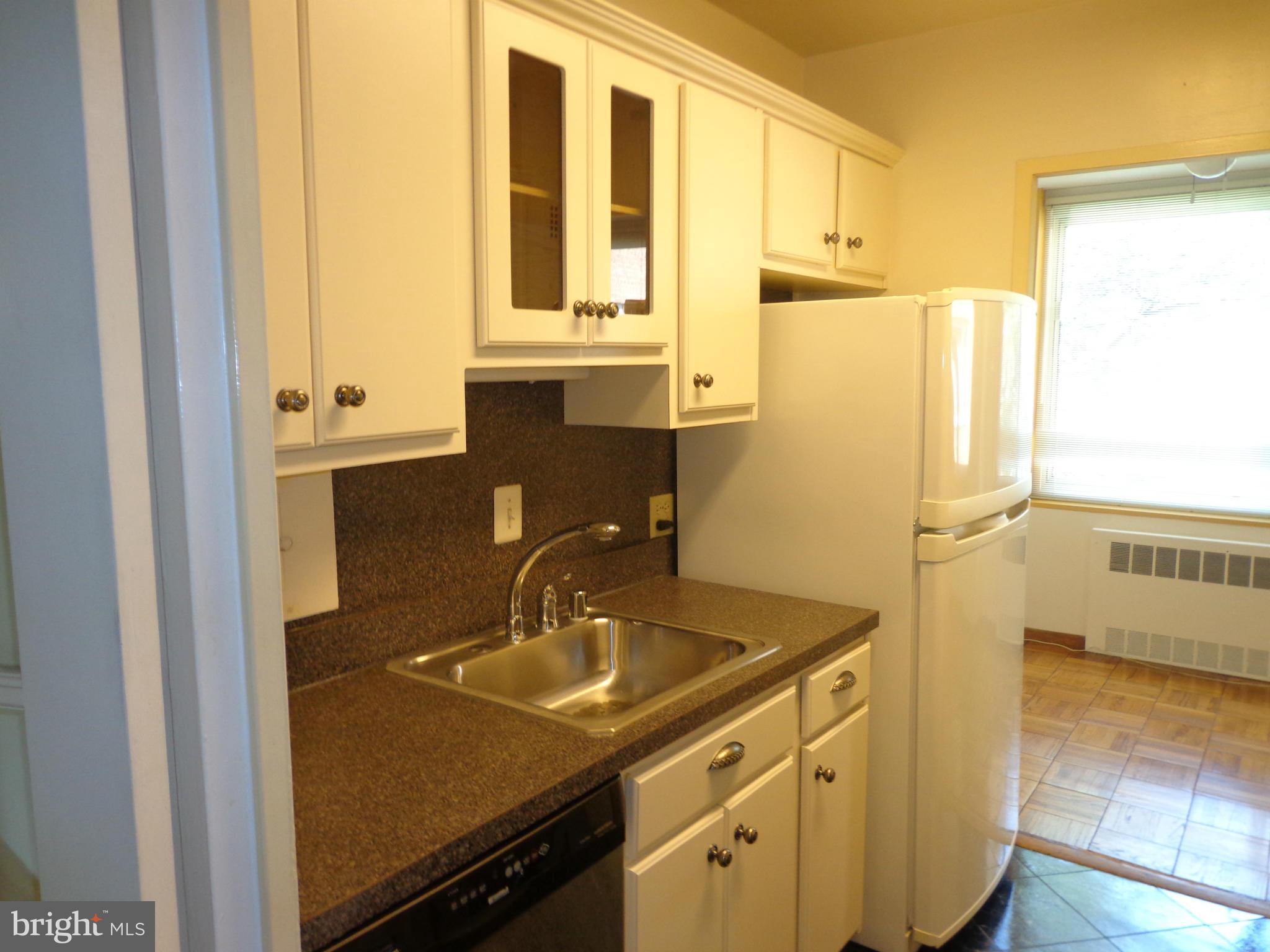 4000 Tunlaw Road Northwest, Unit 518 Washington, DC 20007 - Photo 5 of 21 Kitchen