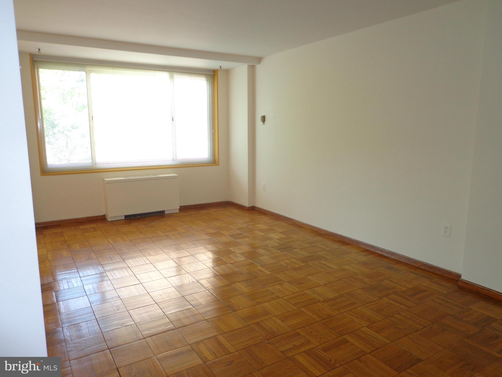 4000 Tunlaw Road Northwest, Unit 518 Washington, DC 20007 - Photo 7 of 21 Living Room