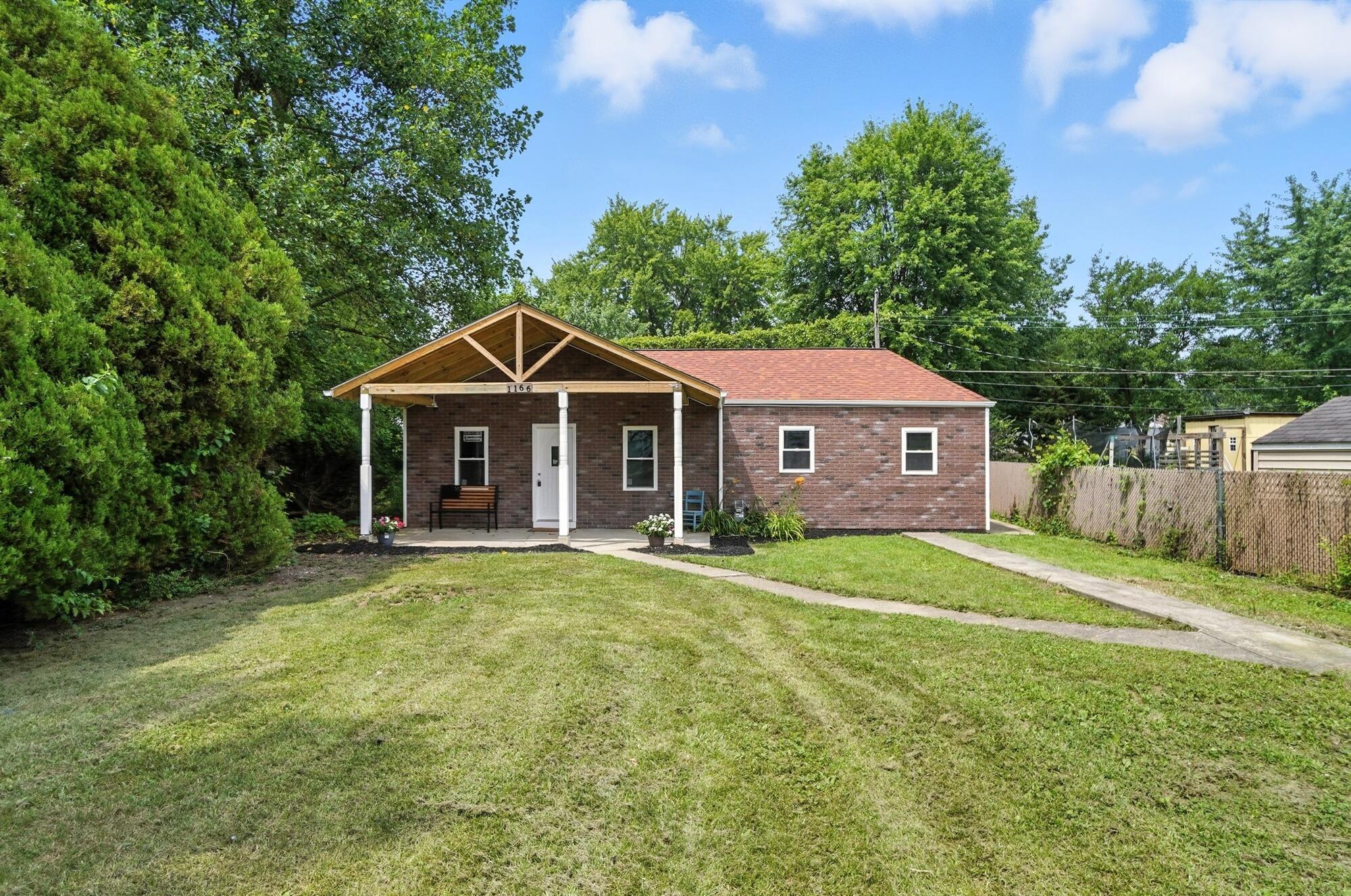 1166 Acton Road Columbus, OH 43224 - Photo 2 of 24 004
