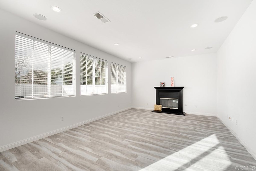 1238 Silver Hawk Way Chula Vista, CA 91915 - Photo 8 of 56