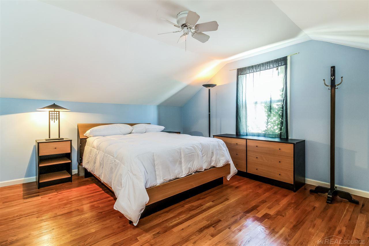 1552 Roslyn Road Grosse Pointe, MI 48236 - Photo 14 of 37 31353811-13.JPG