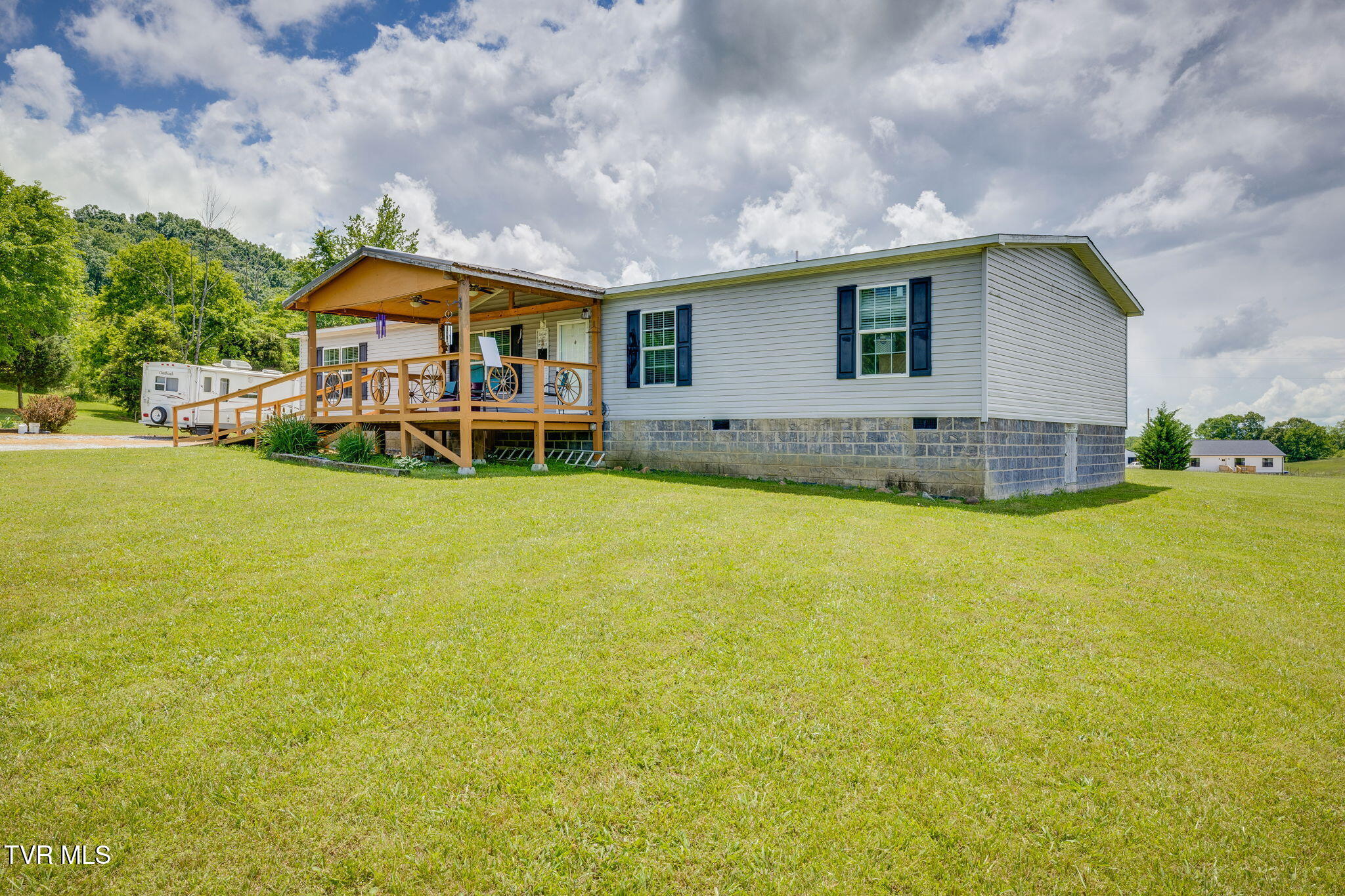 850 Quaker Knob Road Chuckey, TN 37641 - Photo 3 of 42 002