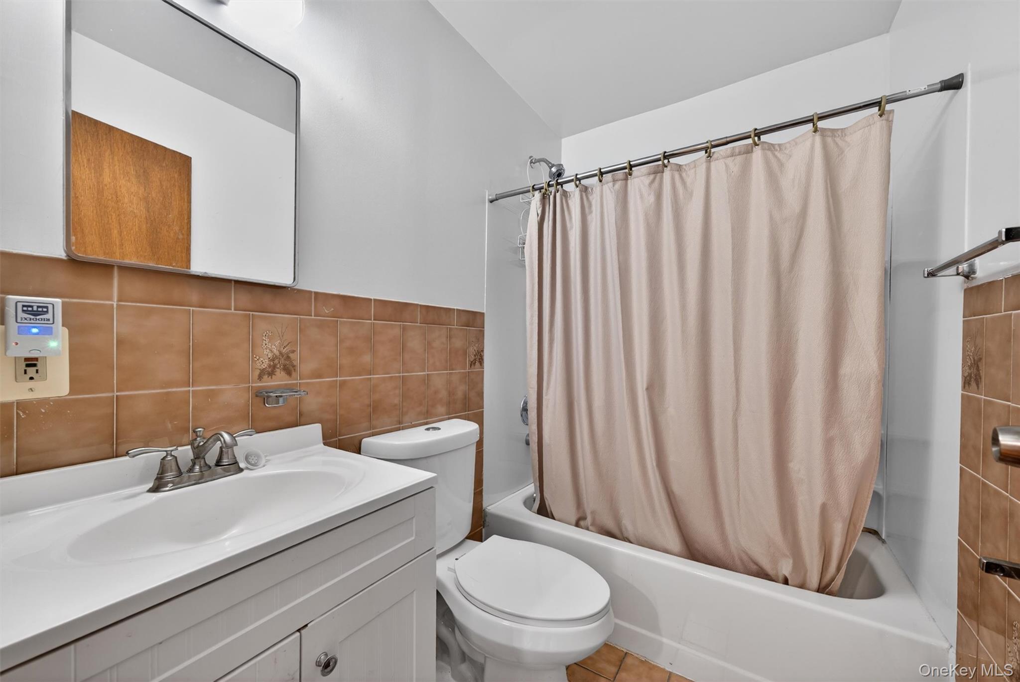 220 M And M Road Middletown, NY 10940 - Photo 29 of 45 Upstairs bathroom