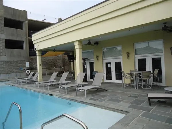$1,300 | 1205 St Charles Avenue, Unit 802, New Orleans, LA 70130