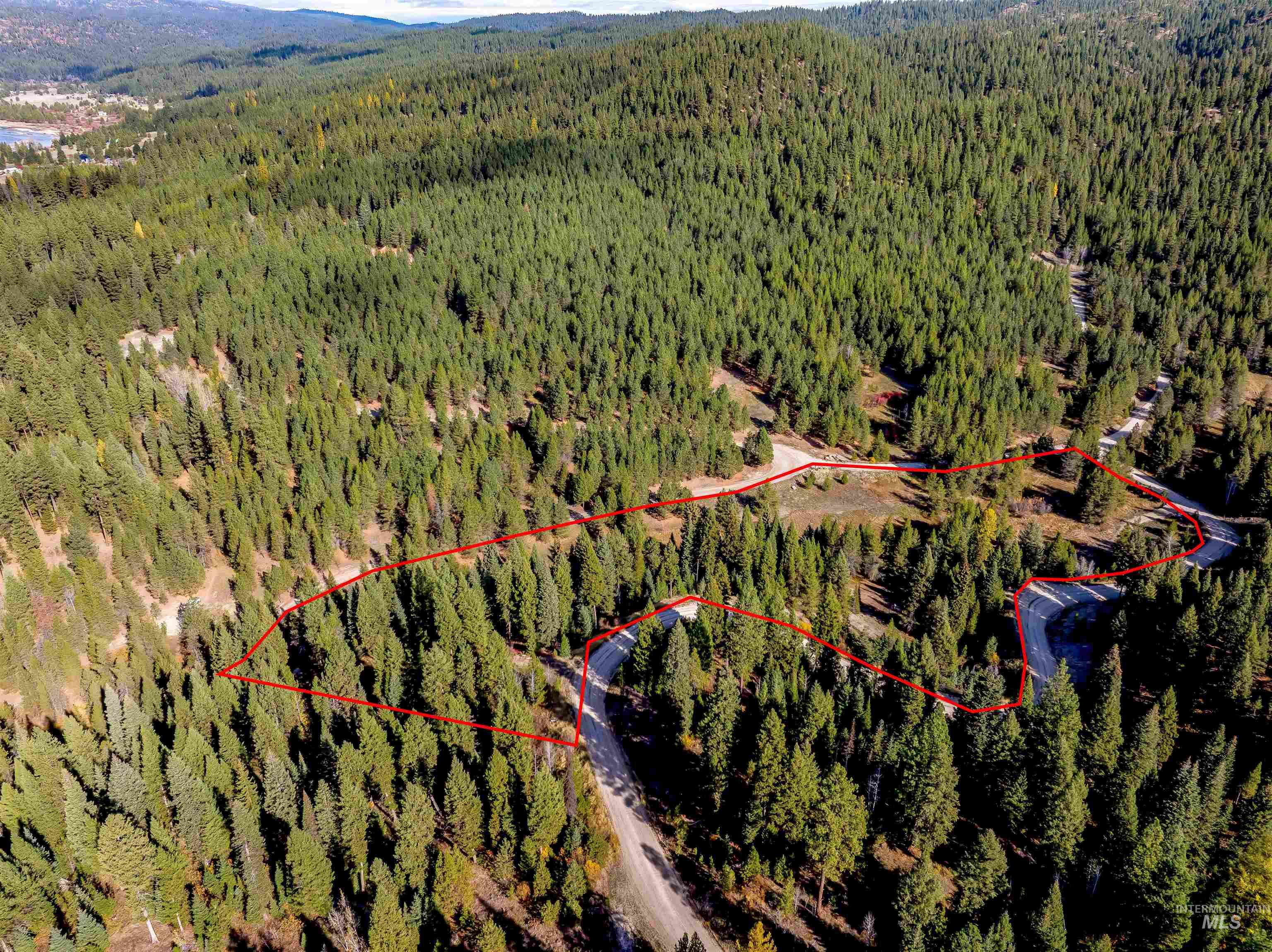201 Tripod View Cascade, ID 83611 - Photo 3 of 41 View of property location with a heavily wooded area and property boundaries highlighted